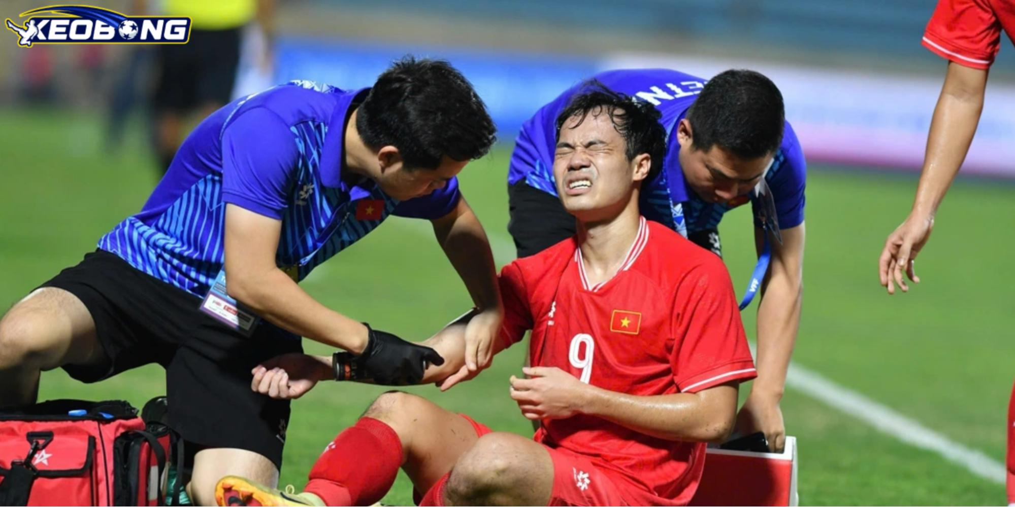 Người hâm mộ nói gì khi Văn Toàn chấn thương?